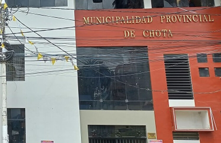 Lic. Elmer Barboza propone estrategia para mejorar la motivación y eficiencia en la Municipalidad de Chota